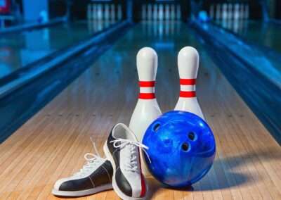 Ten-pin_bowling_Plimsoll_shoe_Ball_544936_2560x1600